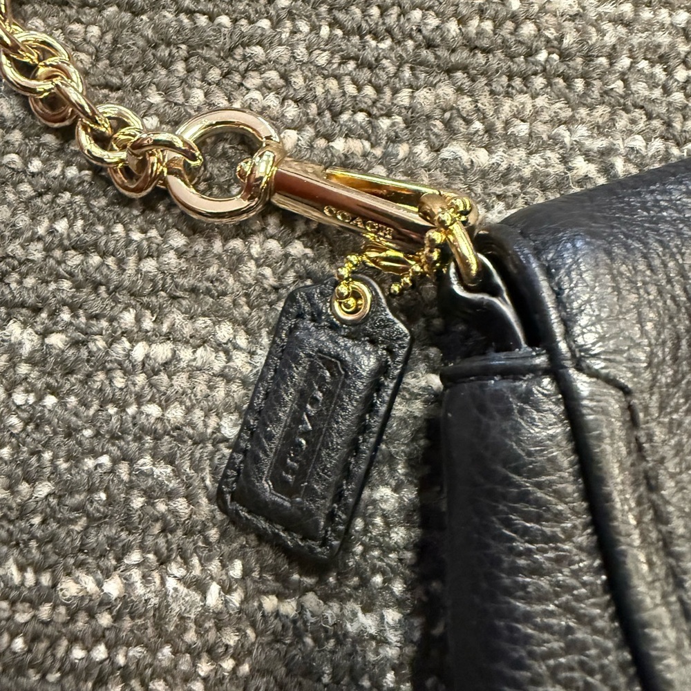 Vintage Coach Madison Black Leather Crossbody Bag Gold Chain Strap & Leather Tag - Picture 4 of 10